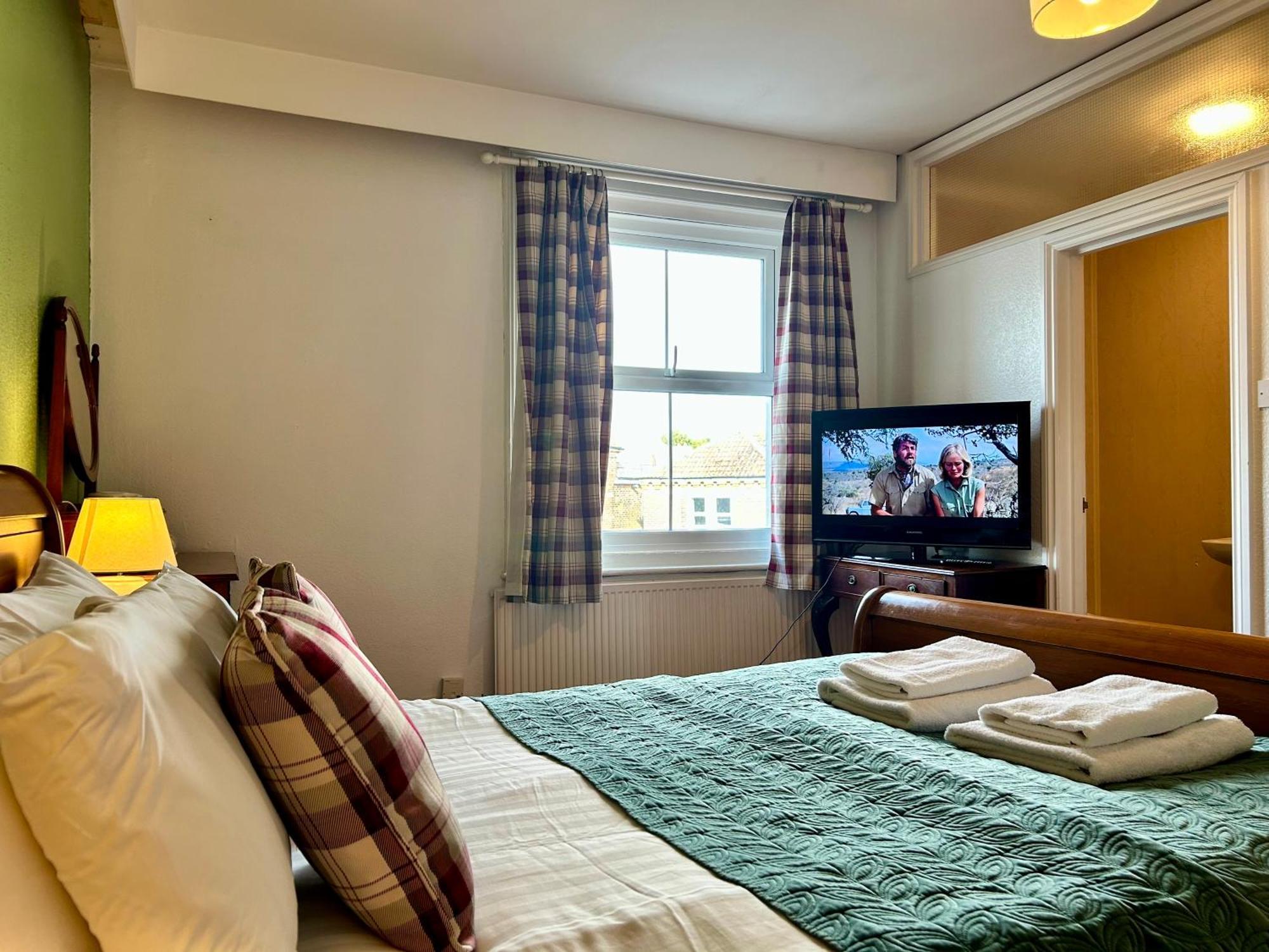 פורטסמות' Clarence Quarters Self-Catering Guest House מראה חיצוני תמונה
