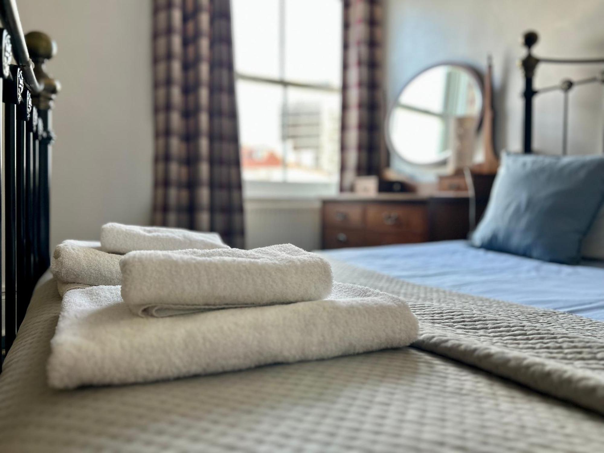 פורטסמות' Clarence Quarters Self-Catering Guest House מראה חיצוני תמונה